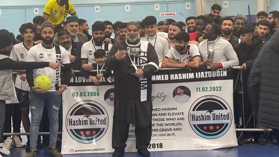 Hashim’s father awarded the trophy to the winners of a previous tournament, which raised more than £3,000