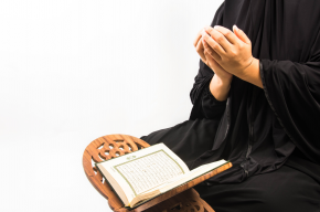Muslim woman praying for Allah-What is menstruation?