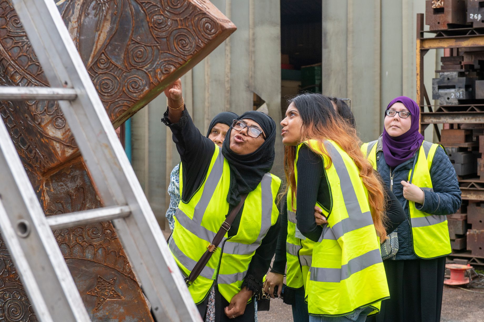 With Huge Sculpture, Artist  Celebrates Hijabi Muslim Women in UK - About Islam