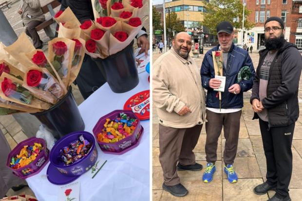 Volunteers Hand Out Roses, Sweets to People to Mark Prophet's Mawlid - About Islam