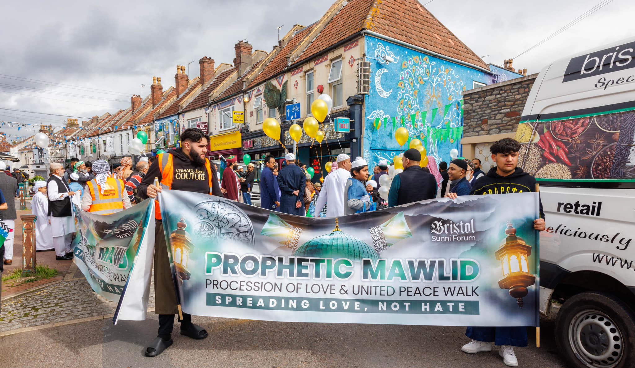 Hundreds of People Join Mosque Procession to Celebrate Prophet Muhammad (SAW) - About Islam