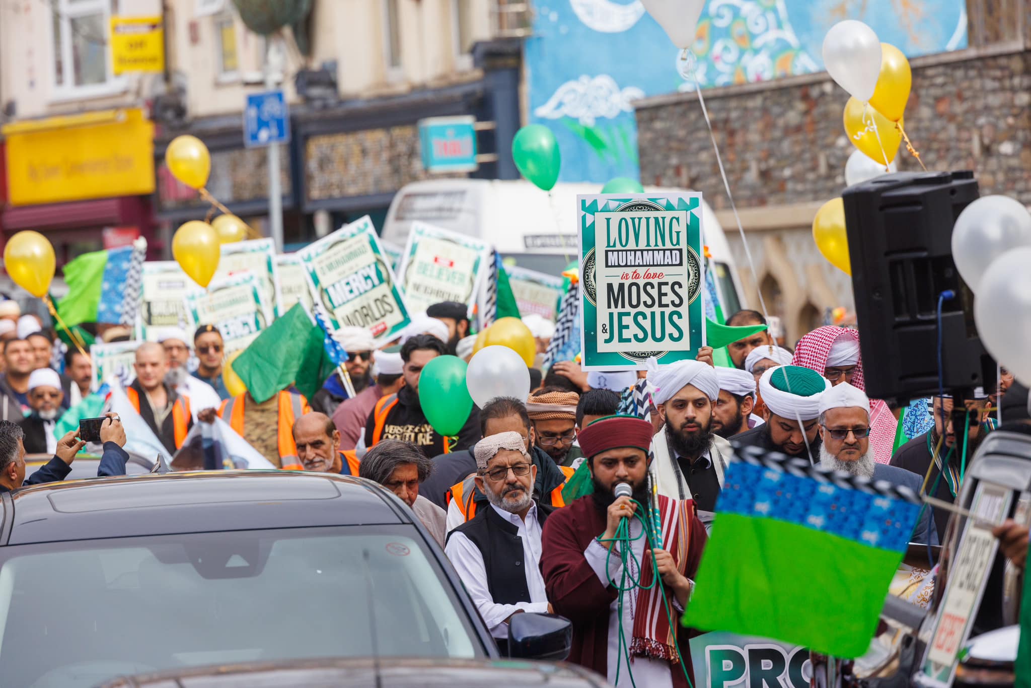 Hundreds of People Join Mosque Procession to Celebrate Prophet Muhammad (SAW) - About Islam