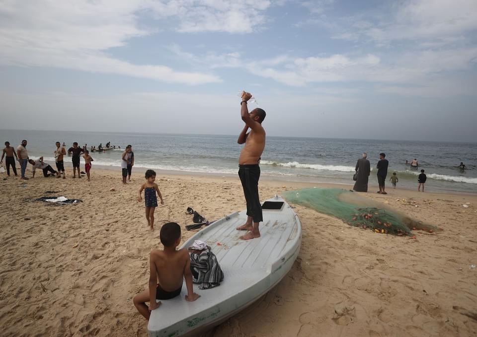 Gazans Resort to Sea Bathing as Israel Cuts Water Supply - About Islam