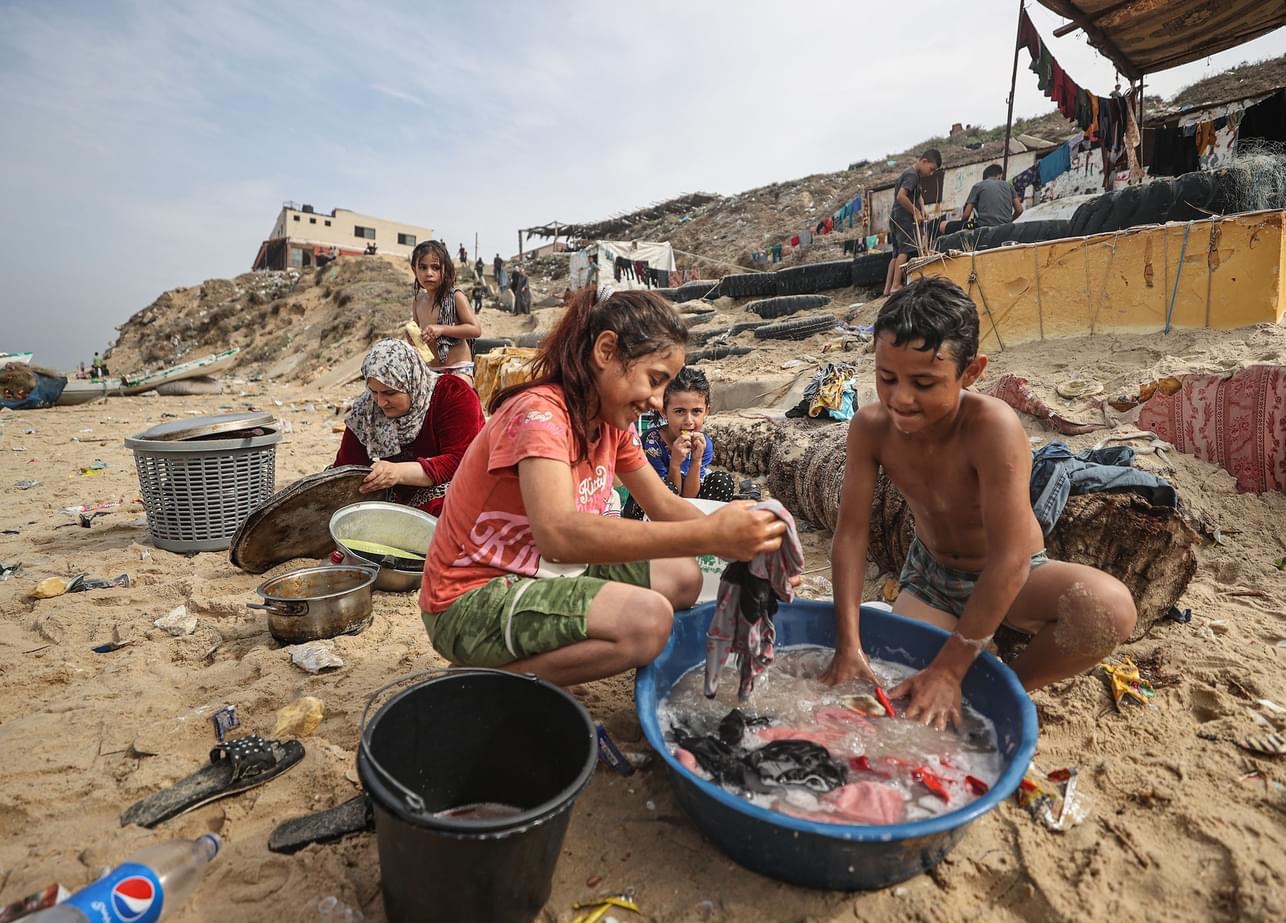 Gazans Resort to Sea Bathing as Israel Cuts Water Supply - About Islam