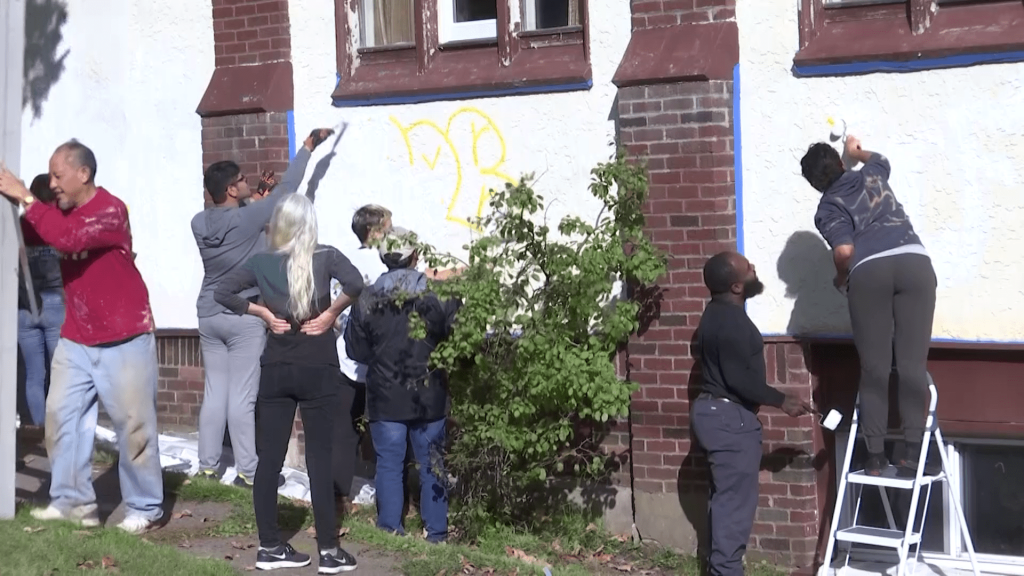 Minnesotans Across Faith Unite to Repaint Graffitied Mosque - About Islam