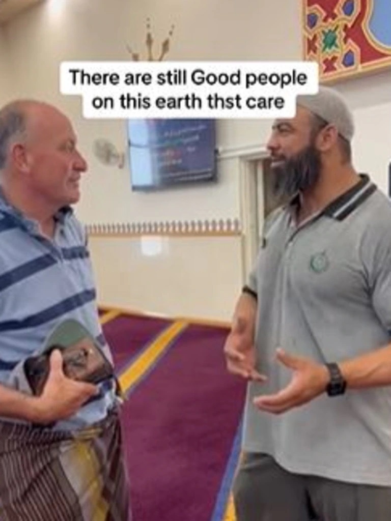 Aussie Nice Gesture Moves People to Tears - About Islam