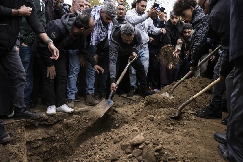 With Tears and Sorrow, Family Buries 6-year-old Boy Killed in Illinois - About Islam