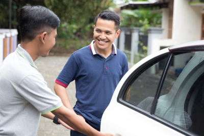 taxi driver opening car door-Can Muslim Taxi Drivers Pick up Drunk Passengers?