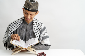 man reading quran-Can you read quran lying down