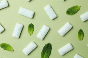 chewing gum and mint on green background-Can You Chew Gum during Ramadan