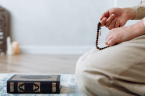 man holding prayer beads-Benefits of SubhanAllah wa Bihamdihi