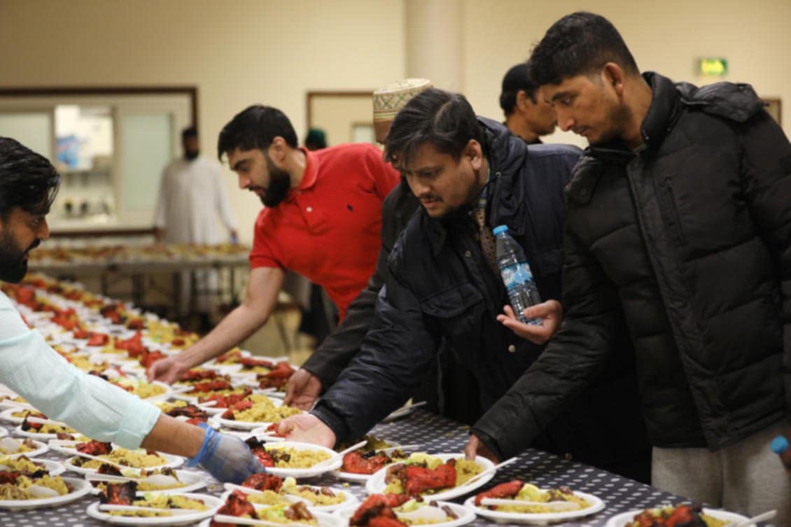 London’s Muslim World League Hosts Daily Iftars for Refugees and Locals ...