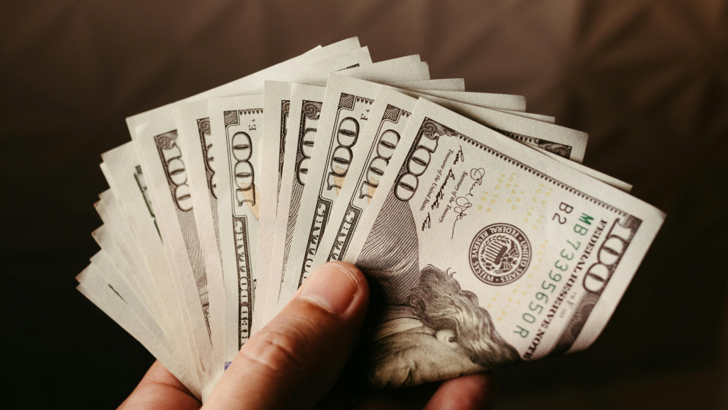 Man holding US dollars