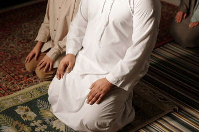 Emergency in Salah: Can You Stop Another’s Prayer to Help?