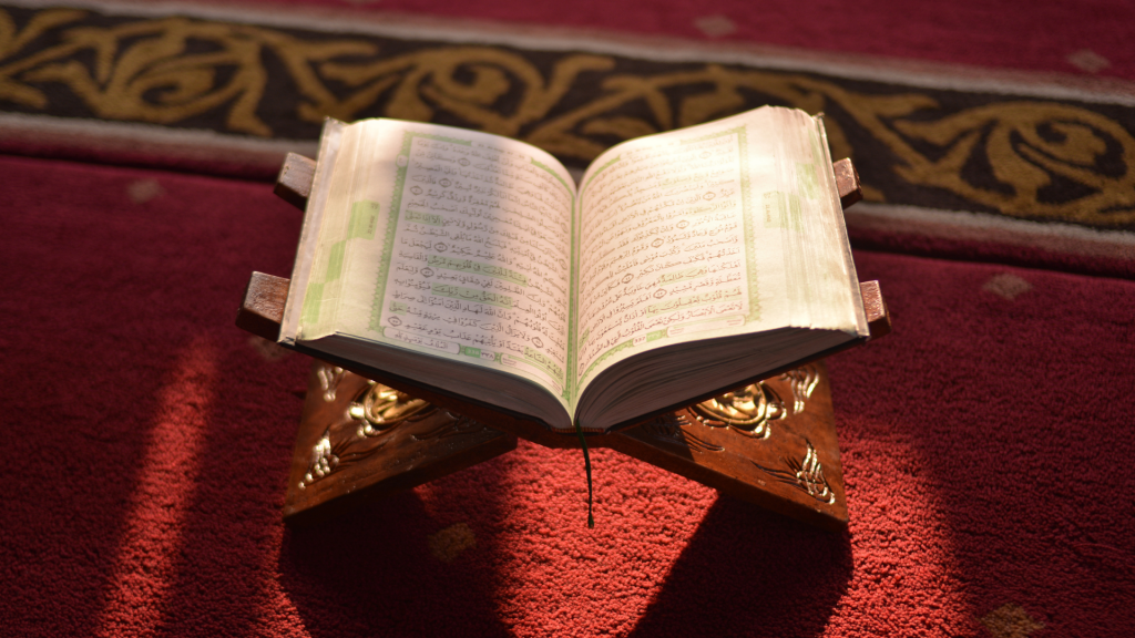 reading quran-Can Women Read Quran on Phone during Period?