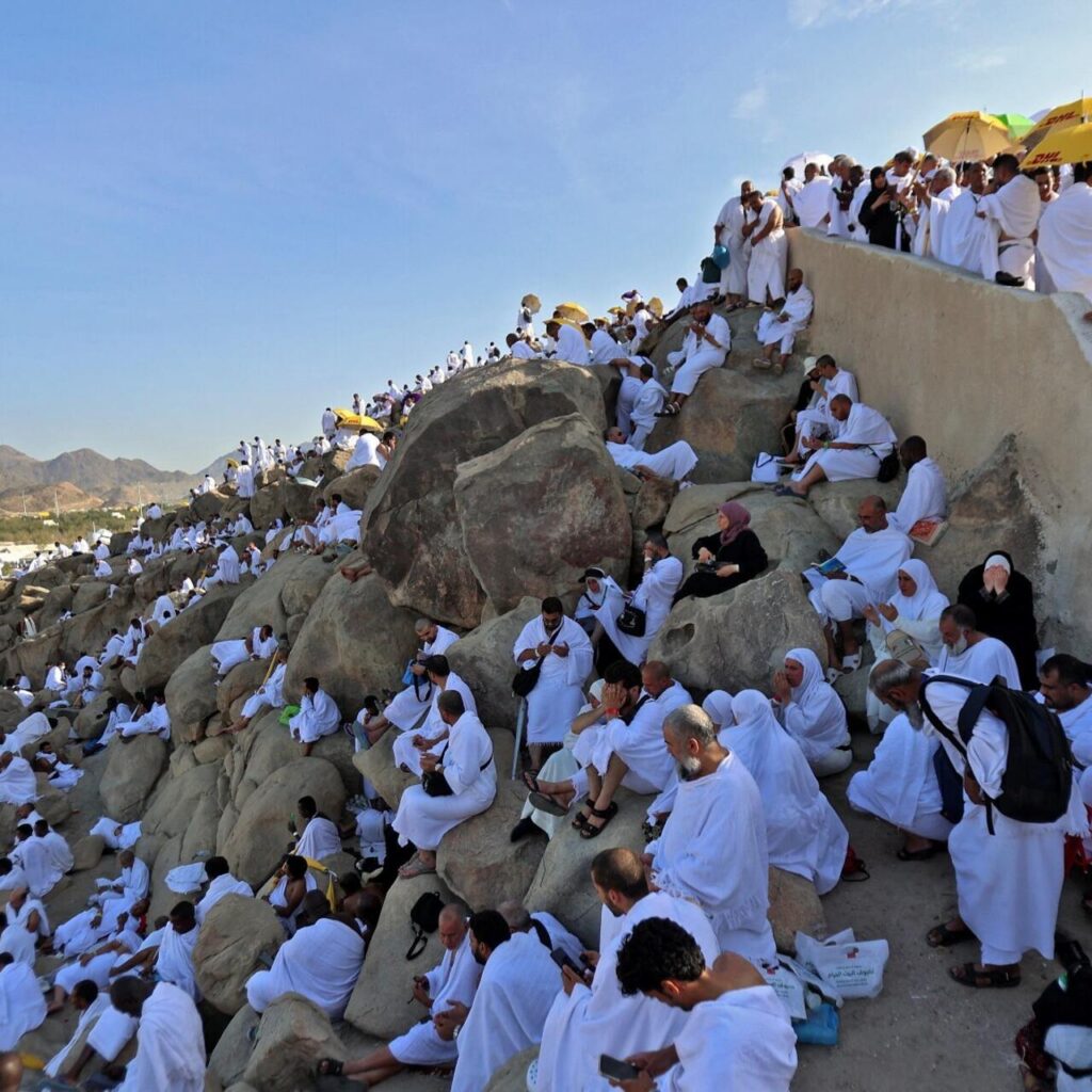 More Than 2 Million Pilgrims Ascend Mount Arafat in Hajj Climax - About Islam